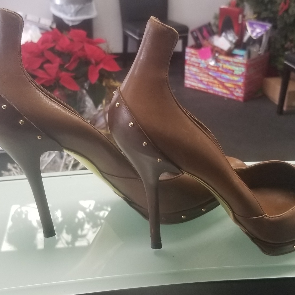 Shoes - Picture 5 of 8